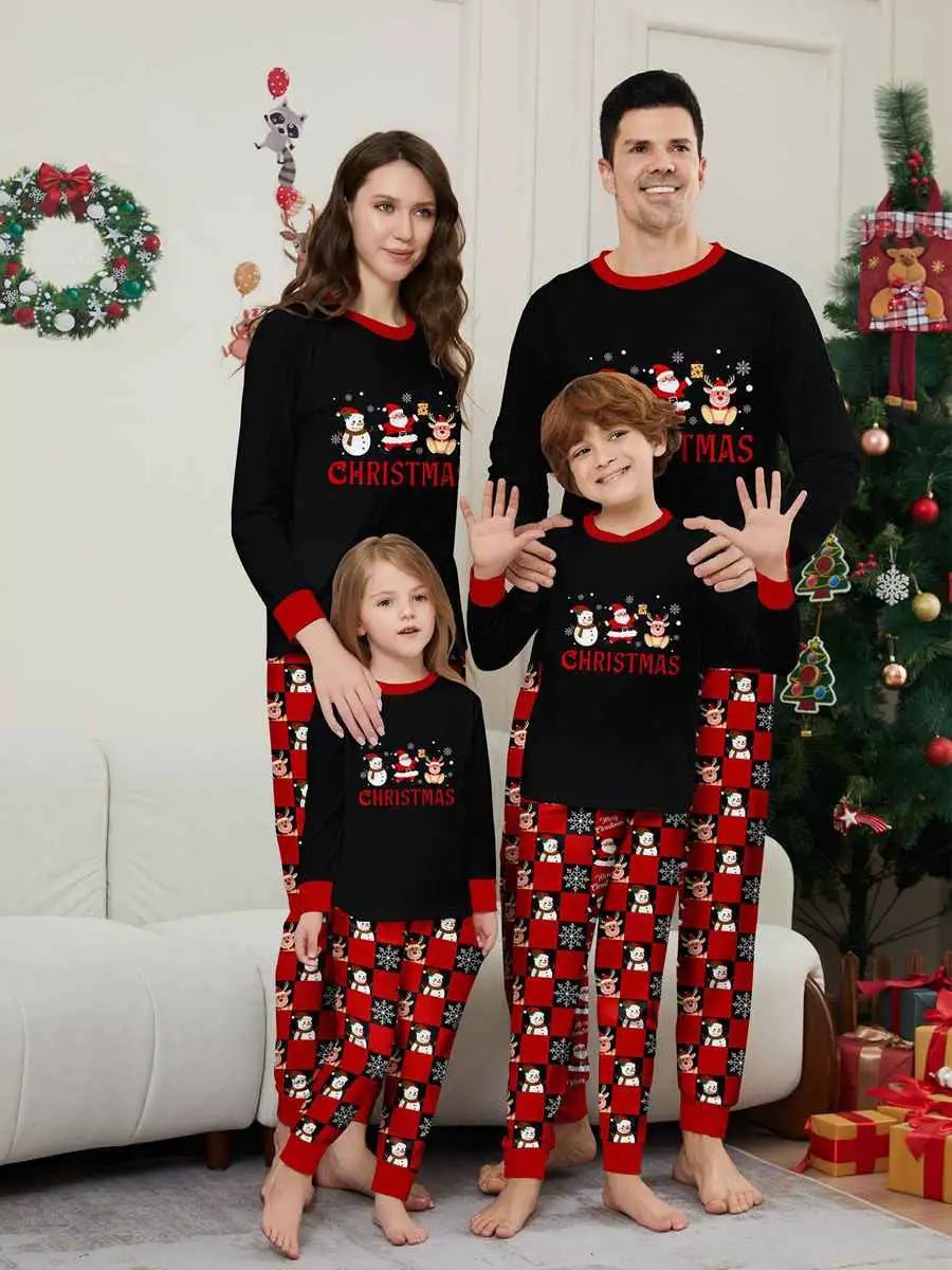Ensemble pyjama de Noël assorti pour toute la famille avec Père Noël, bonhomme de neige, renne
