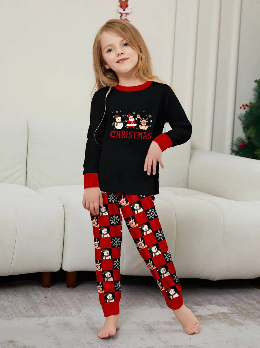 Ensemble pyjama de Noël assorti pour toute la famille avec Père Noël, bonhomme de neige, renne