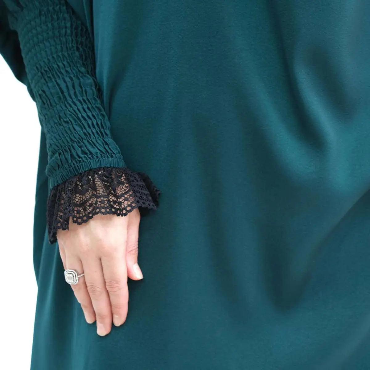 Robe de prière jilbab abaya à volants avec poignets en dentelle satinée