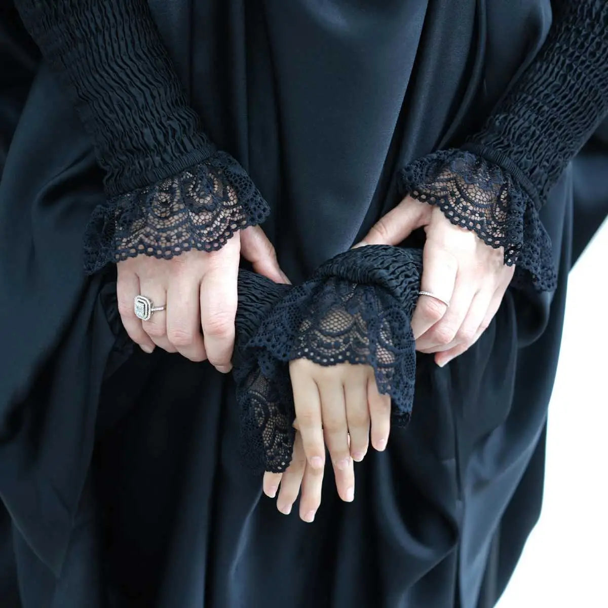 Robe de prière jilbab abaya à volants avec poignets en dentelle satinée