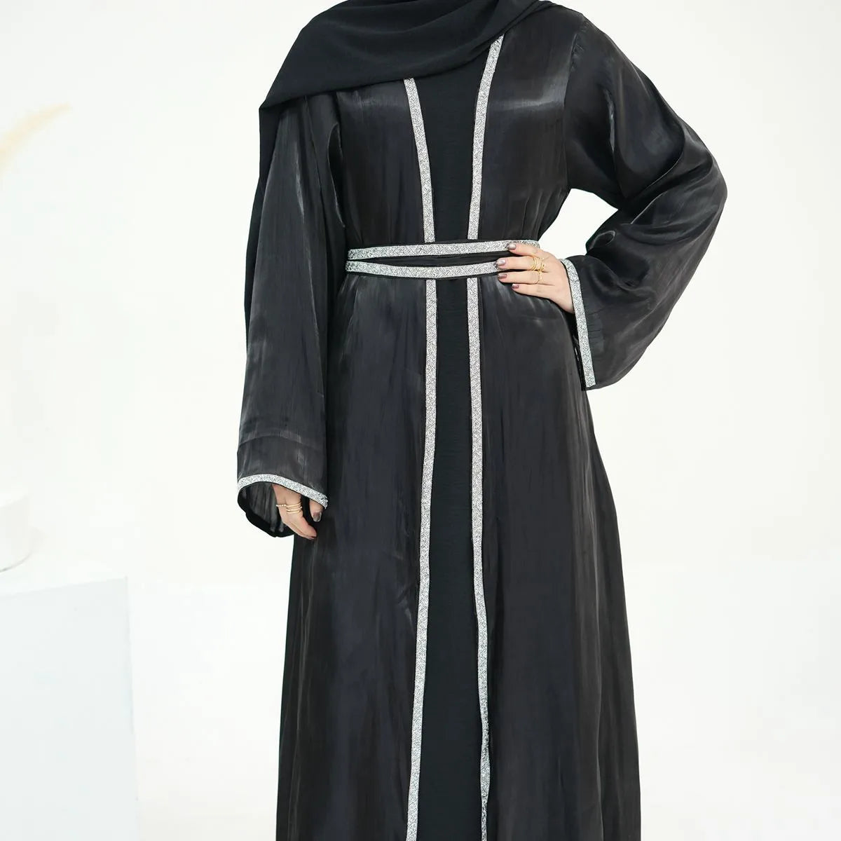 Ensemble 2 pièces robe abaya ouverte brillante en strass Hotfix avec robe intérieure