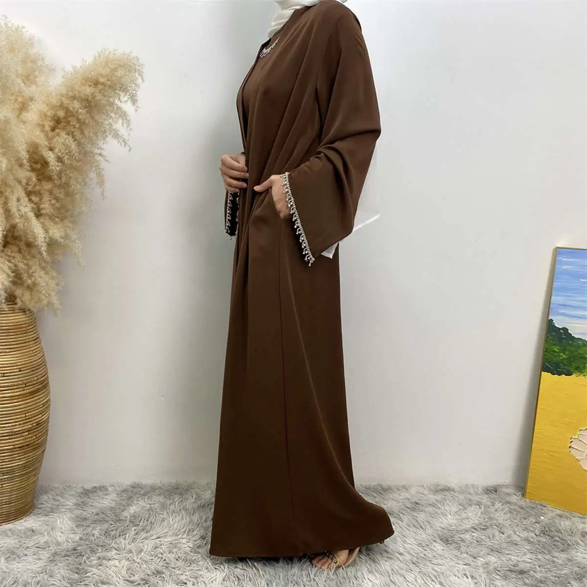 Ensemble 2 pièces robe abaya ouverte en strass avec robe intérieure sans manches et ceinture