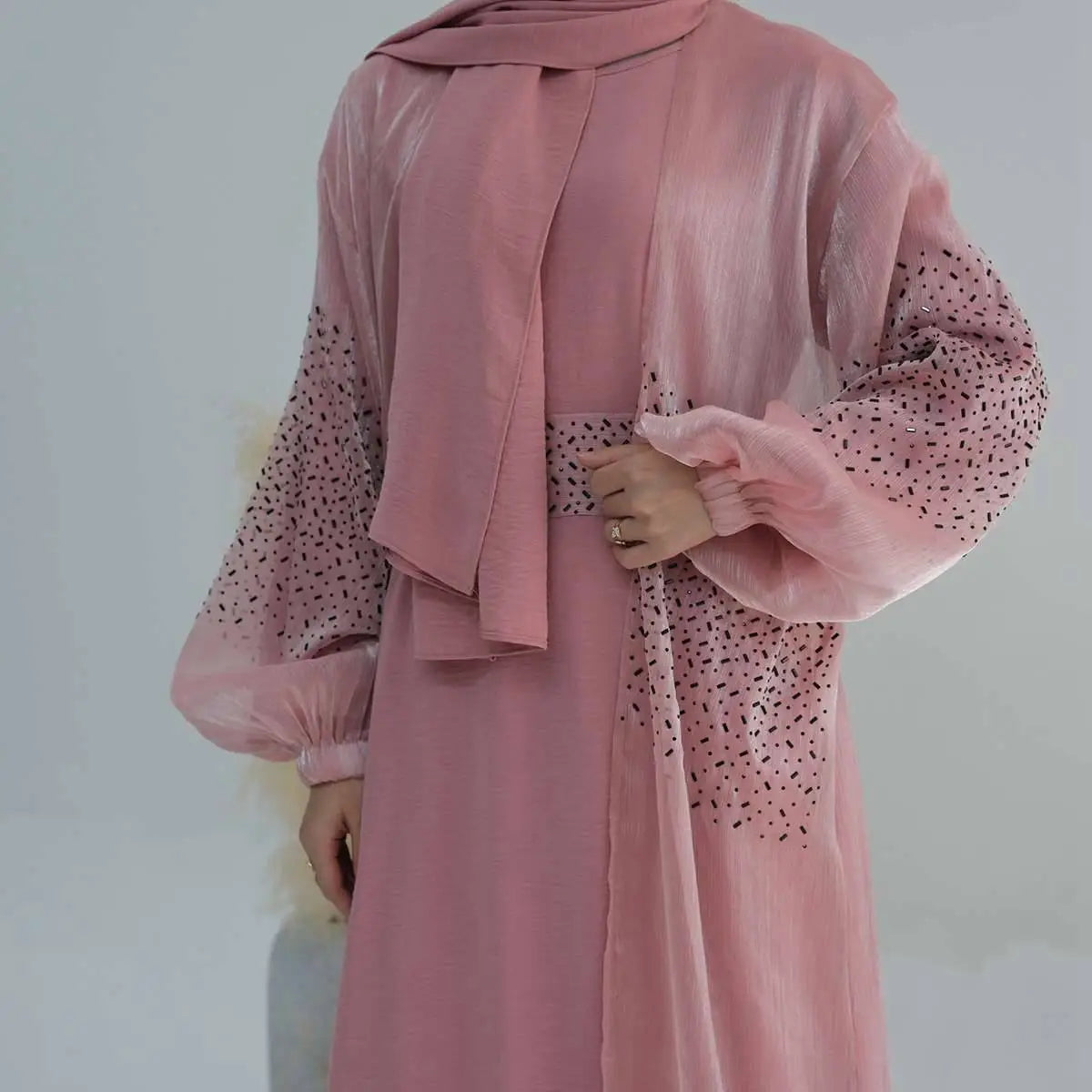 Ensemble 2 pièces robe abaya ouverte à manches bouffantes et froissées