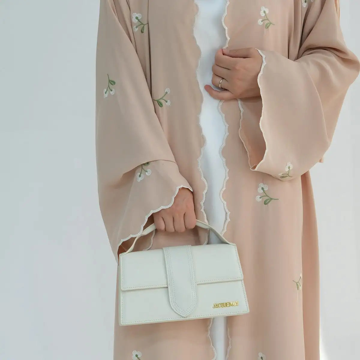 Robe Abaya ouverte avec cardigan brodé de fleurs Nida