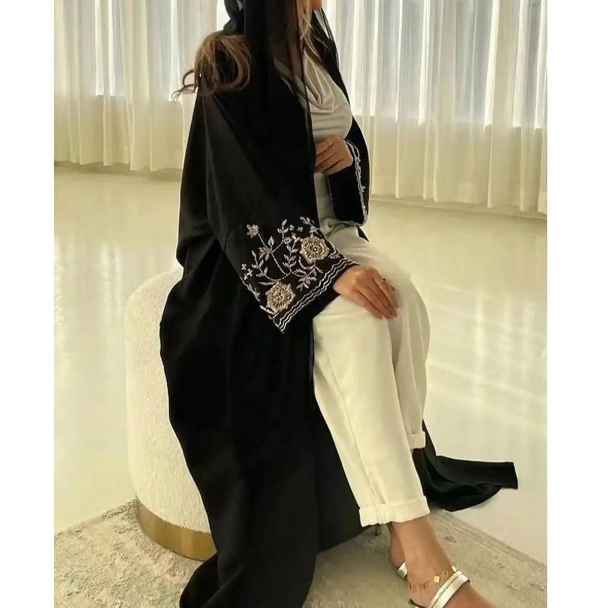 Robe Abaya ouverte à manches brodées de fleurs pour femmes musulmanes