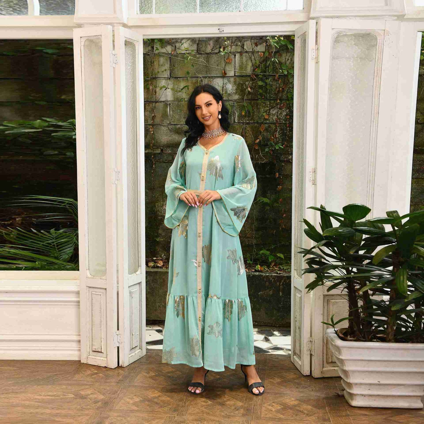 Robe caftan en mousseline de soie bronzante vert moyen pour l'Aïd