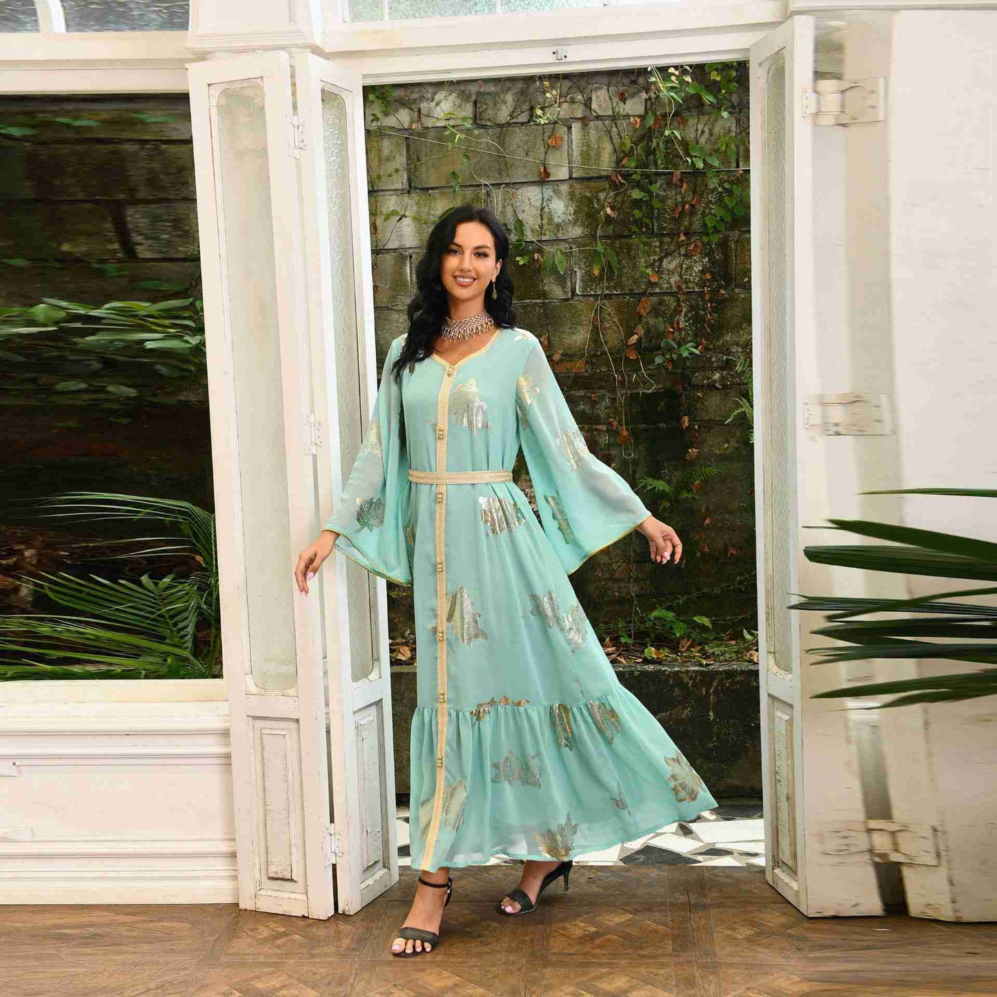 Robe caftan en mousseline de soie bronzante vert moyen pour l'Aïd