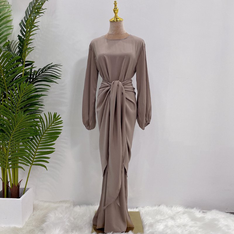 Robe Abaya en satin pour femmes musulmanes avec cache-cœur mi-long