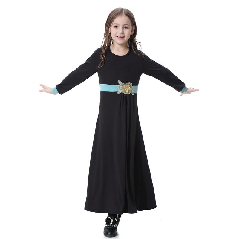 Robe Abaya pour belles filles arabes du Moyen-Orient avec appliques