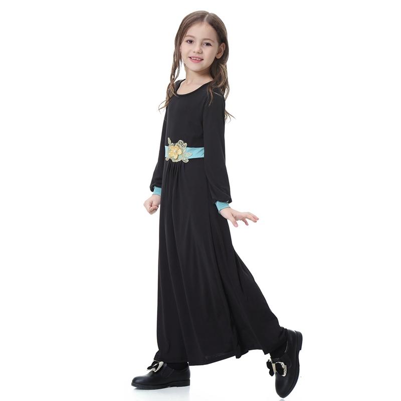 Robe Abaya pour belles filles arabes du Moyen-Orient avec appliques