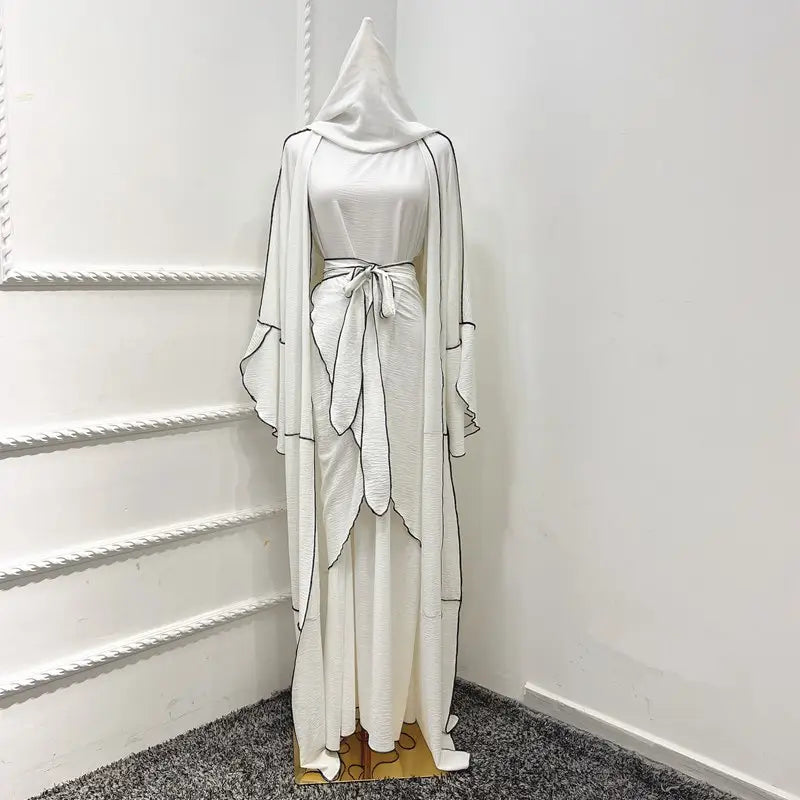 Ensemble 4 pièces pour femmes musulmanes, robe abaya ouverte froissée, comprenant une abaya, un cache-cœur, une robe intérieure sans manches et un foulard hijab.