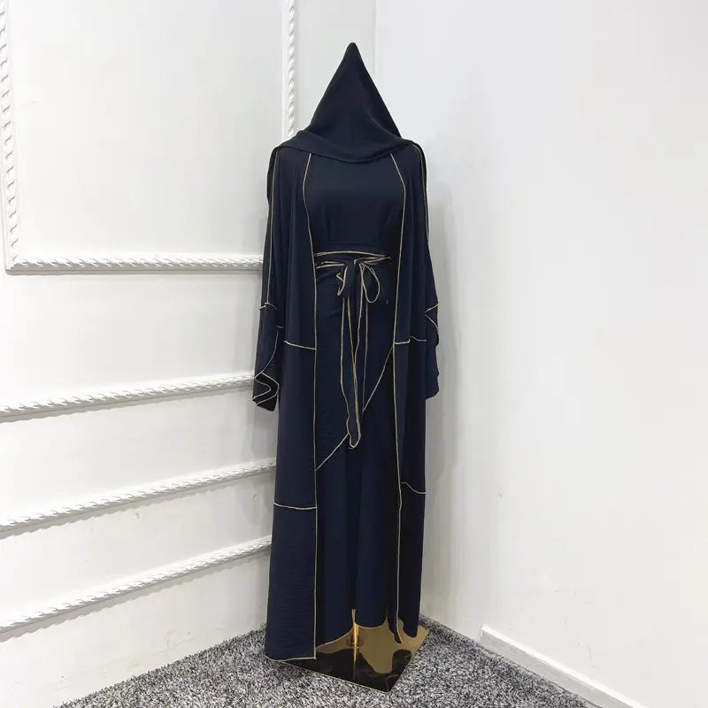 Ensemble 4 pièces pour femmes musulmanes, robe abaya ouverte froissée, comprenant une abaya, un cache-cœur, une robe intérieure sans manches et un foulard hijab.