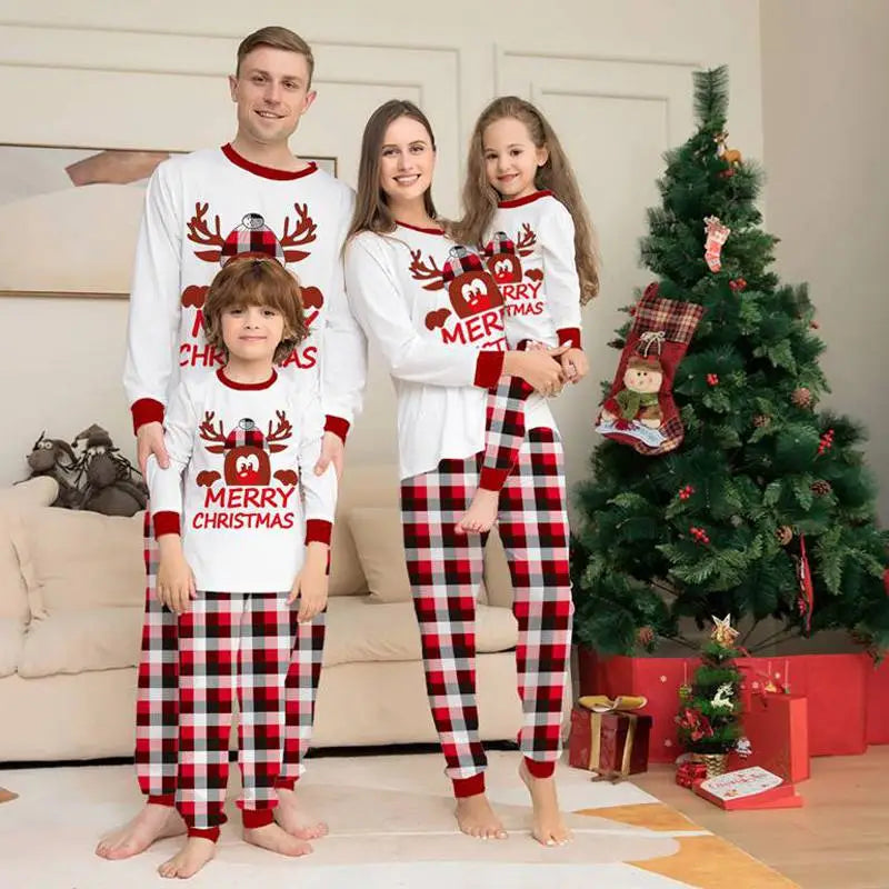 Ensemble pyjama de Noël assorti pour toute la famille