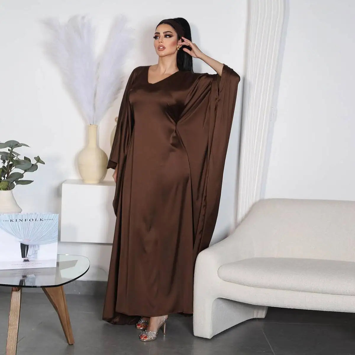 Robe Farasha Abaya en satin café à manches chauve-souris