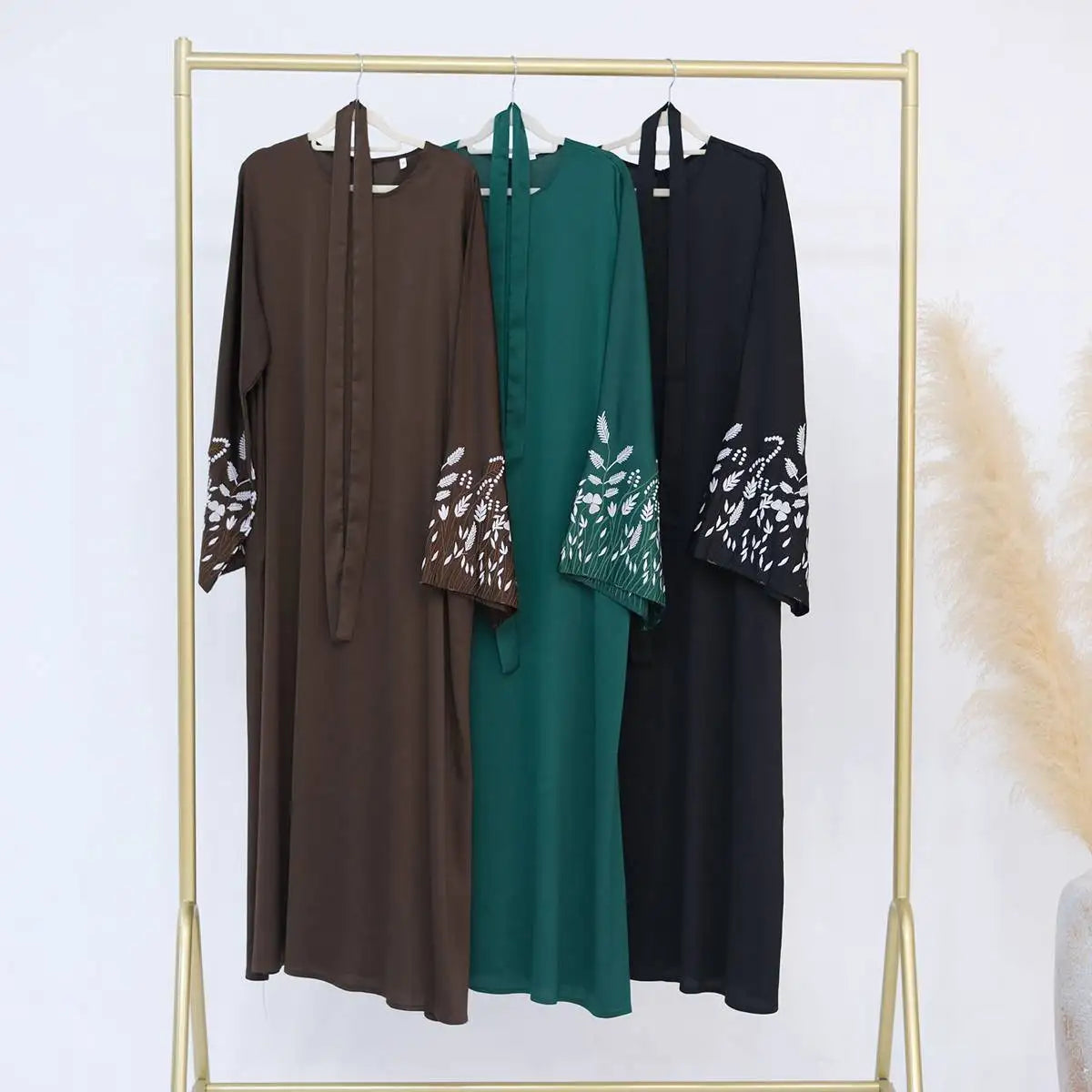 Robe Nida Abaya brodée de feuilles