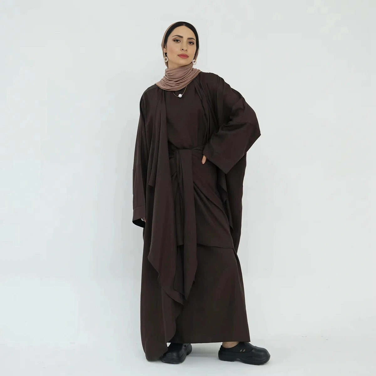 Ensemble 2 pièces robe abaya ouverte froissée avec robe intérieure sans manches