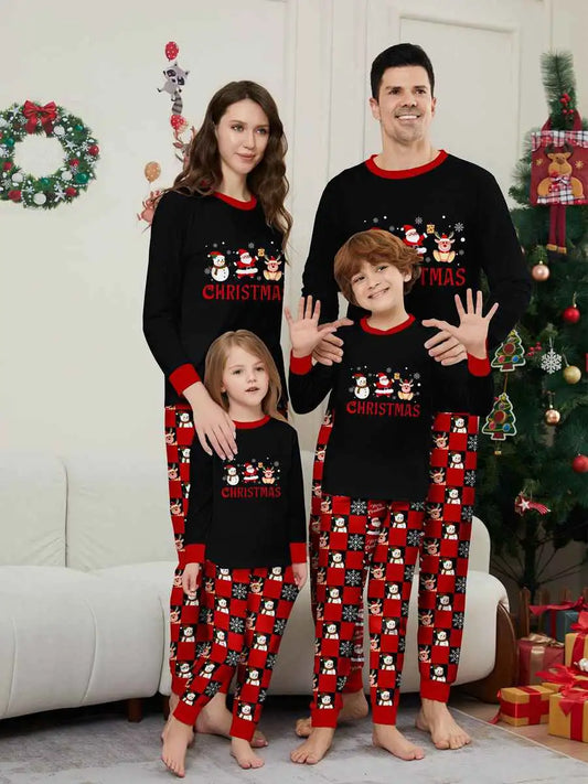 Ensemble pyjama de Noël assorti pour toute la famille avec Père Noël, bonhomme de neige, renne