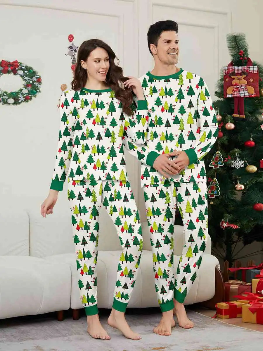 Ensemble pyjama de Noël assorti pour toute la famille
