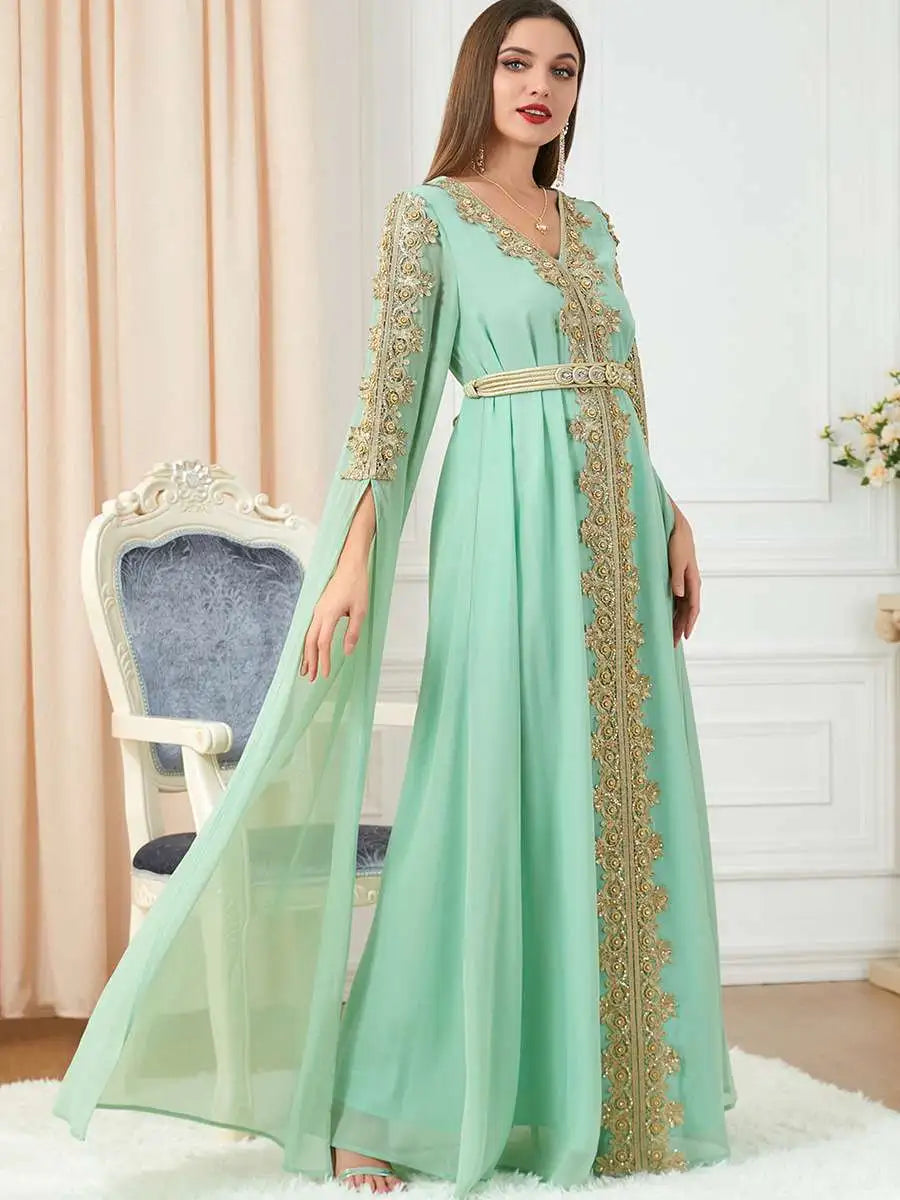 Robe caftan en mousseline de soie pour femme arabe du Moyen-Orient, idéale pour une soirée ou un mariage.