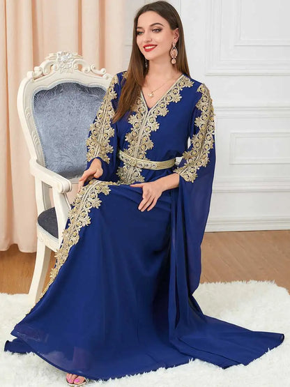 Robe caftan en mousseline de soie pour femme arabe du Moyen-Orient, idéale pour une soirée ou un mariage.