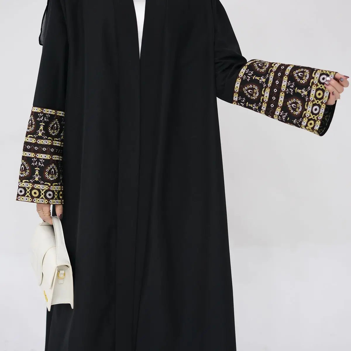Robe Abaya ouverte à manches brodées et à la mode modeste