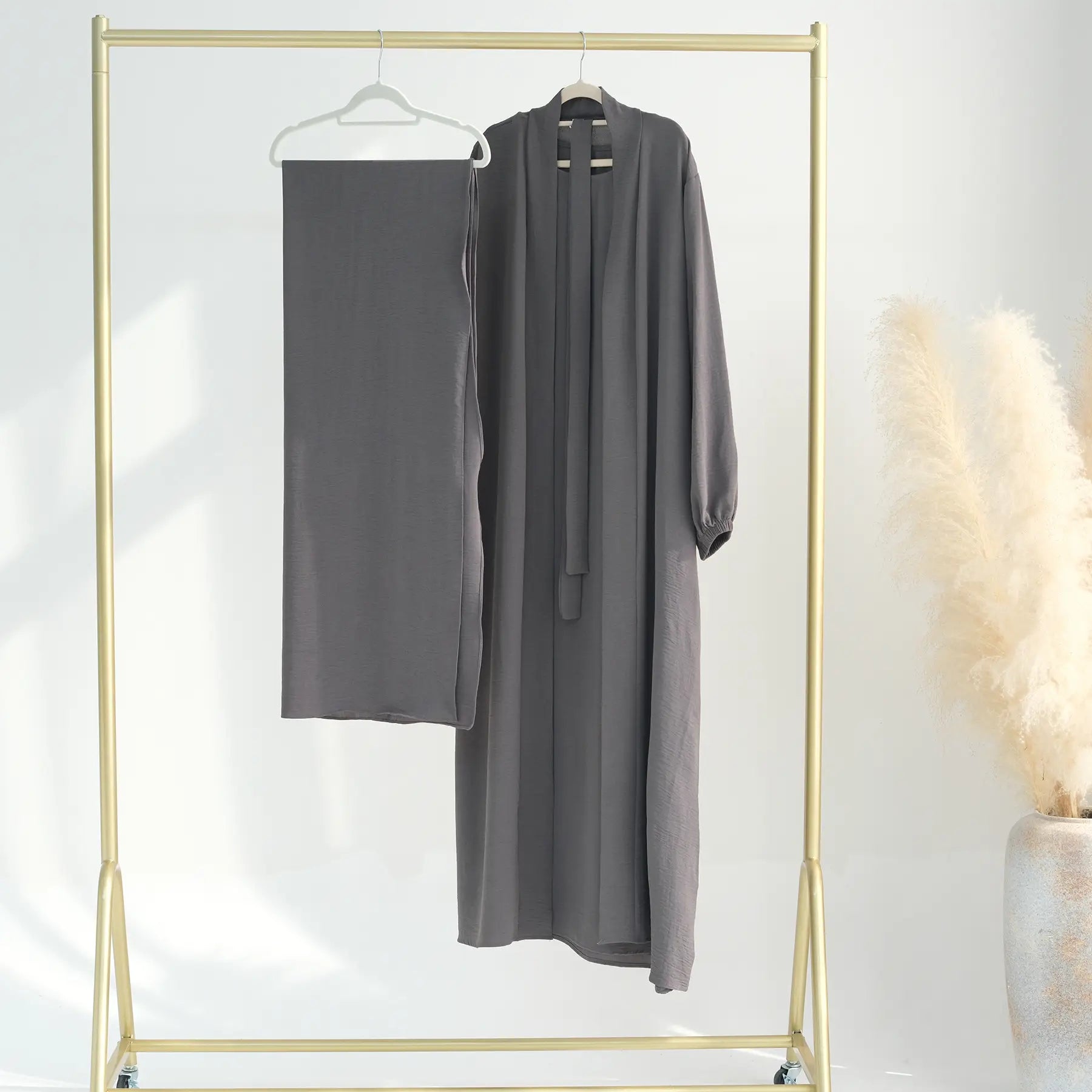 Ensemble 2 pièces en tissu froissé, cardigan et robe abaya ouverte
