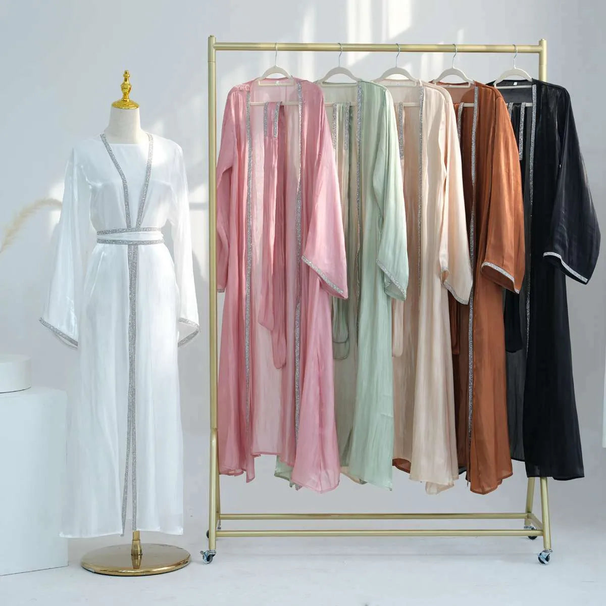 Ensemble 2 pièces robe abaya ouverte brillante en strass Hotfix avec robe intérieure
