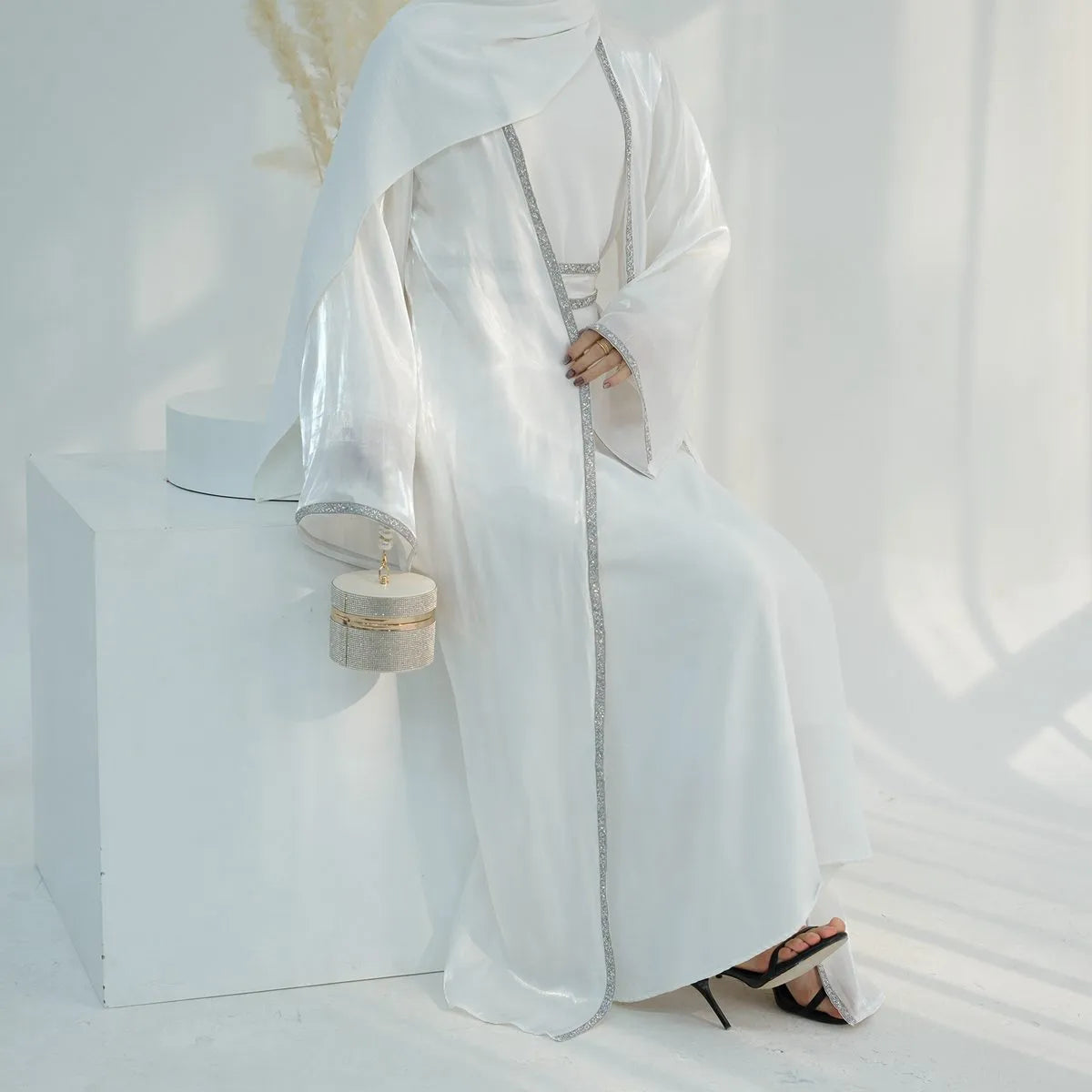 Ensemble 2 pièces robe abaya ouverte brillante en strass Hotfix avec robe intérieure