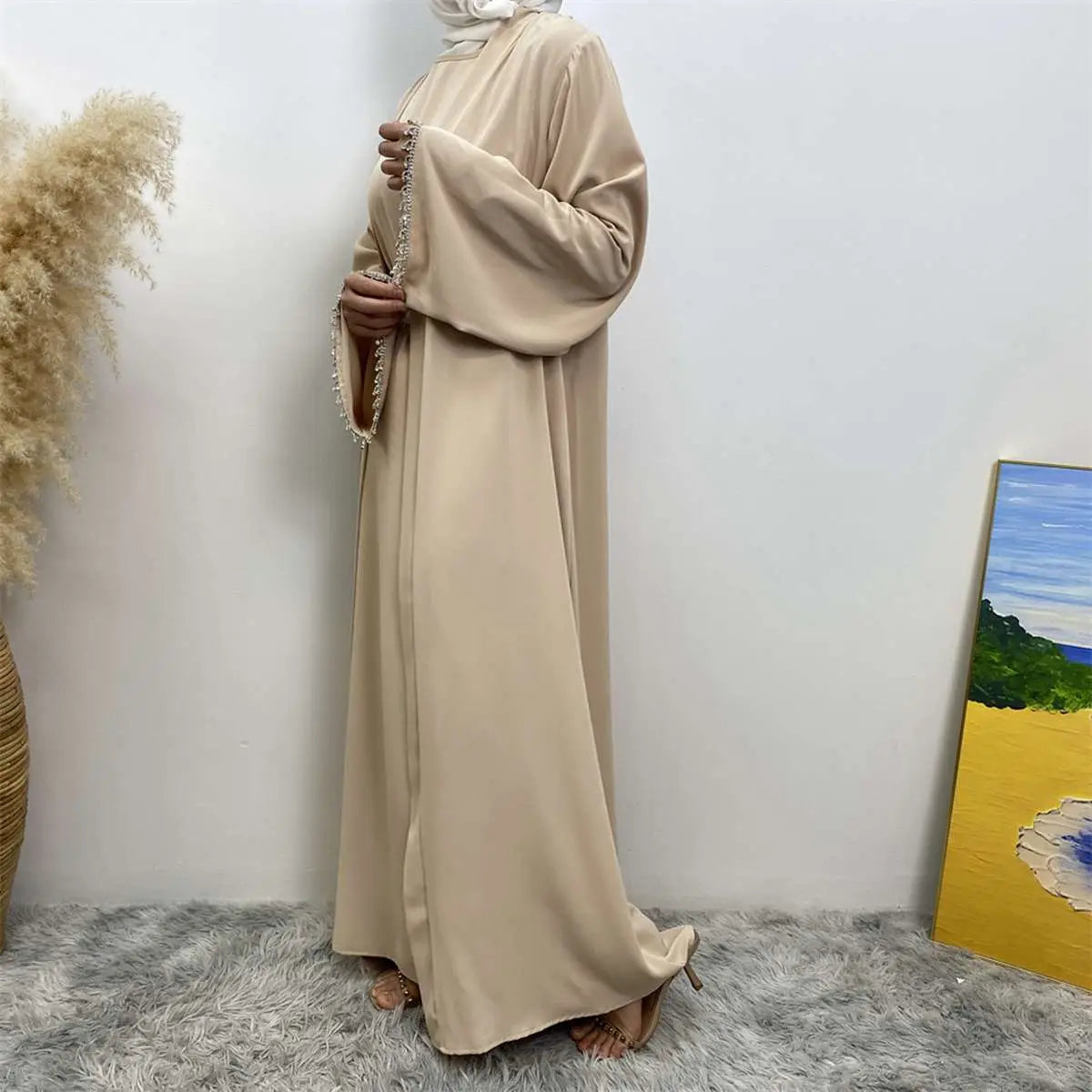 Ensemble 2 pièces robe abaya ouverte en strass avec robe intérieure sans manches et ceinture