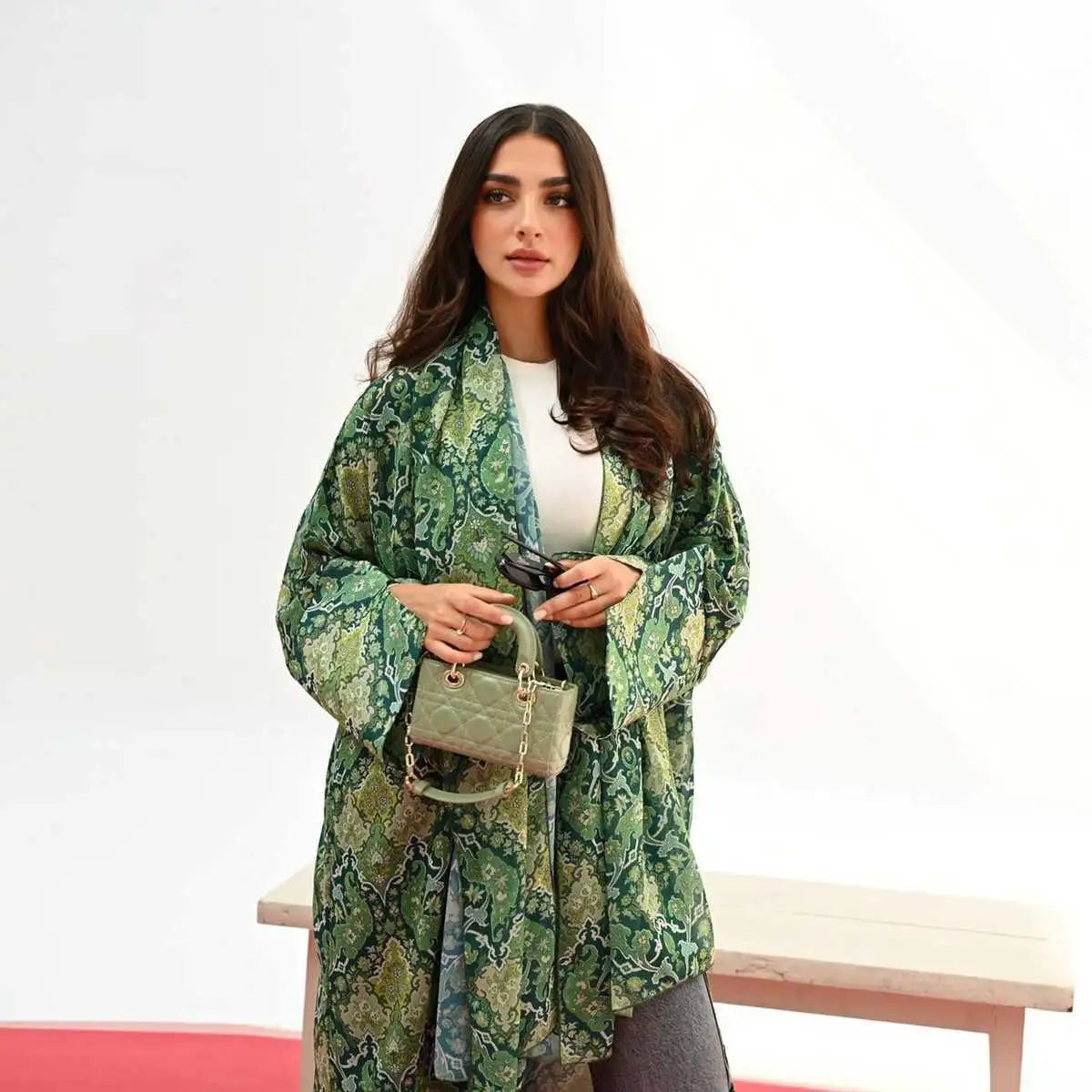 Robe Abaya ouverte avec cardigan imprimé floral vert et hijab assorti