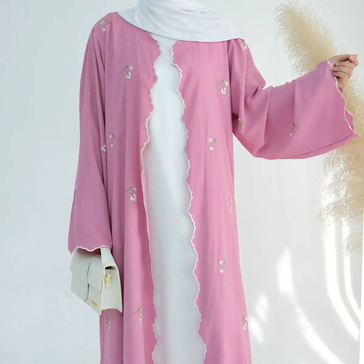 Robe Abaya ouverte avec cardigan brodé de fleurs Nida