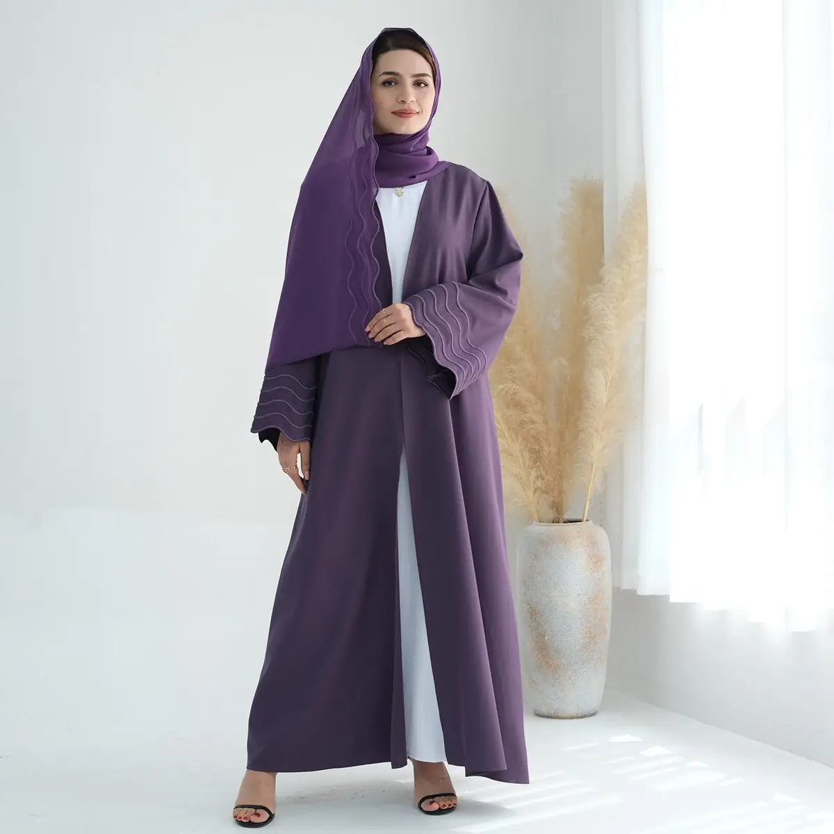 Robe Abaya ouverte avec cardigan à manches brodées Hijab