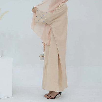 Robe Abaya ouverte avec cardigan brodé en forme de cœur