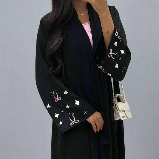 Robe Abaya ouverte en satin avec broderie hijab et poignets