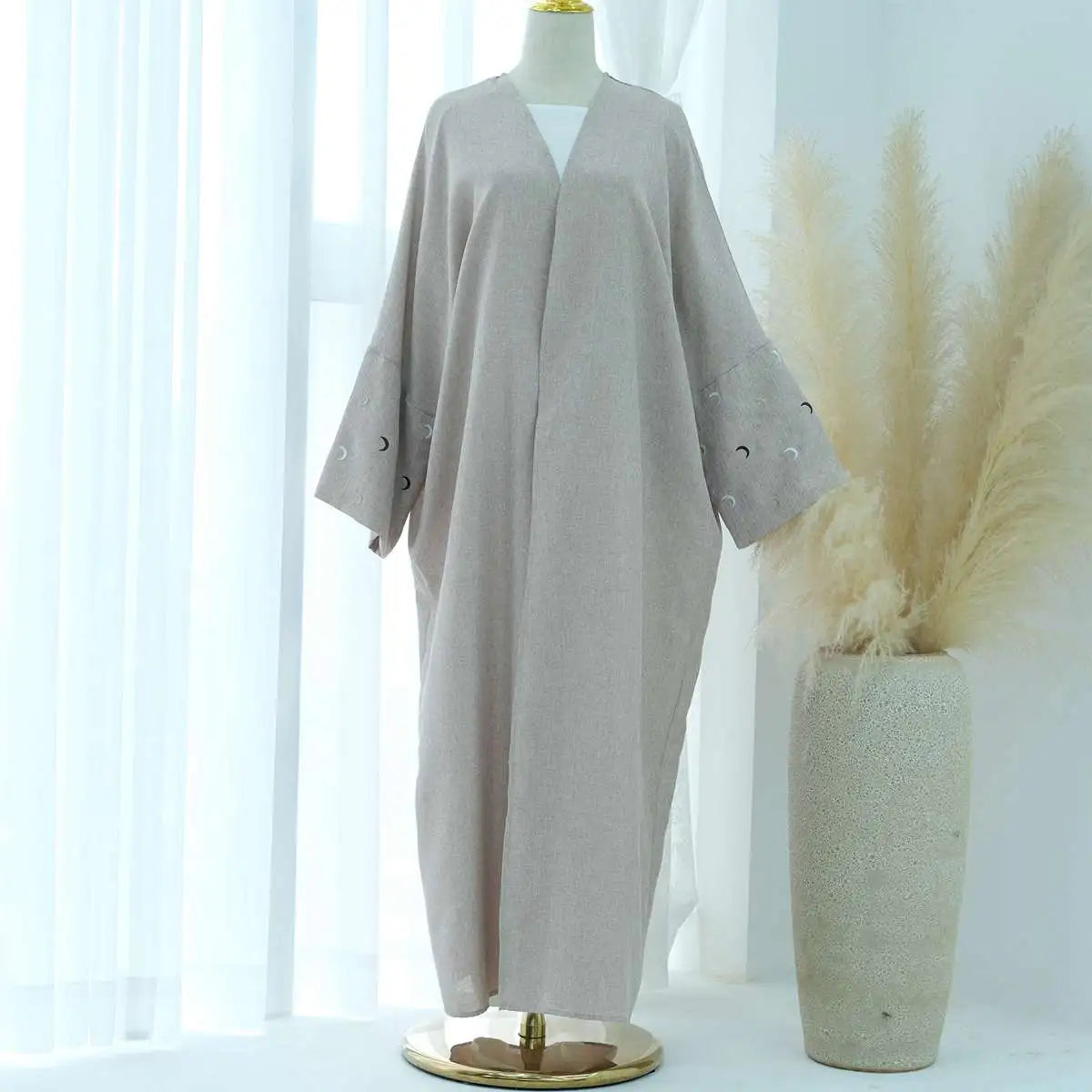 Robe Abaya ouverte avec cardigan brodé de lune