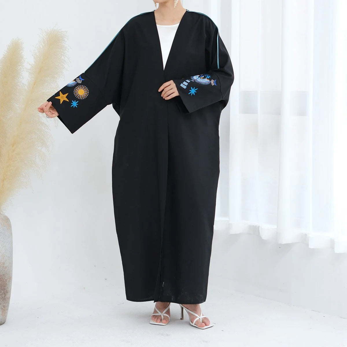 Magnifique robe abaya ouverte en cardigan brodé #24876