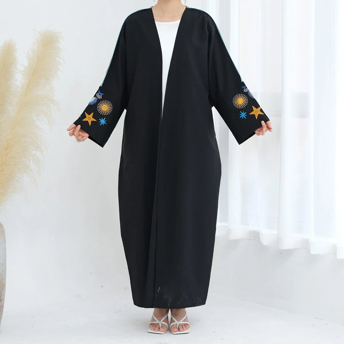 Magnifique robe abaya ouverte en cardigan brodé #24876