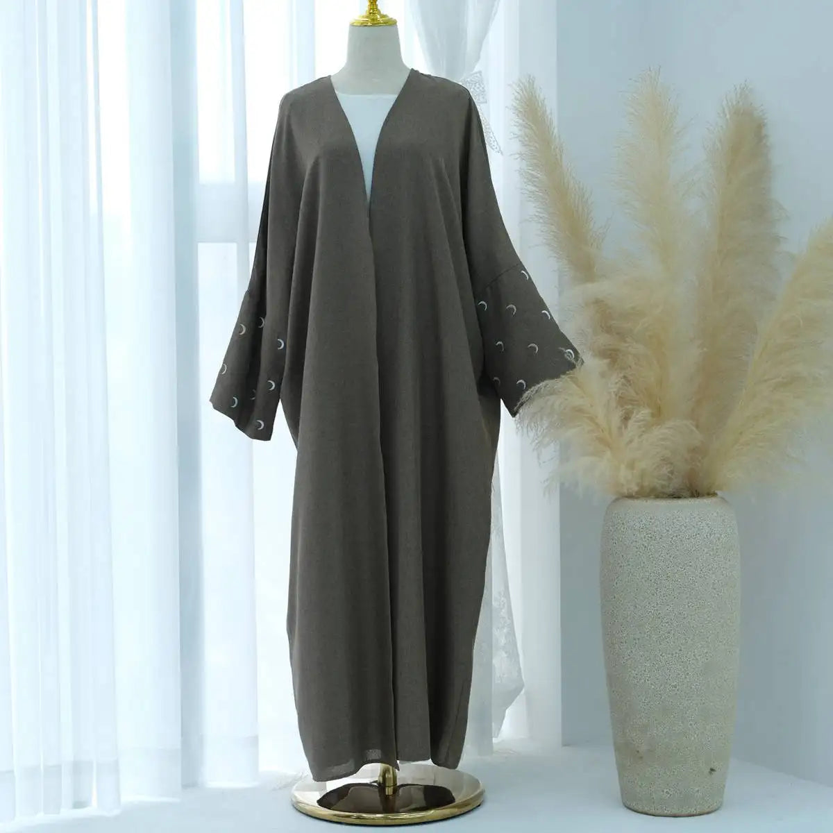 Robe Abaya ouverte avec cardigan brodé de lune