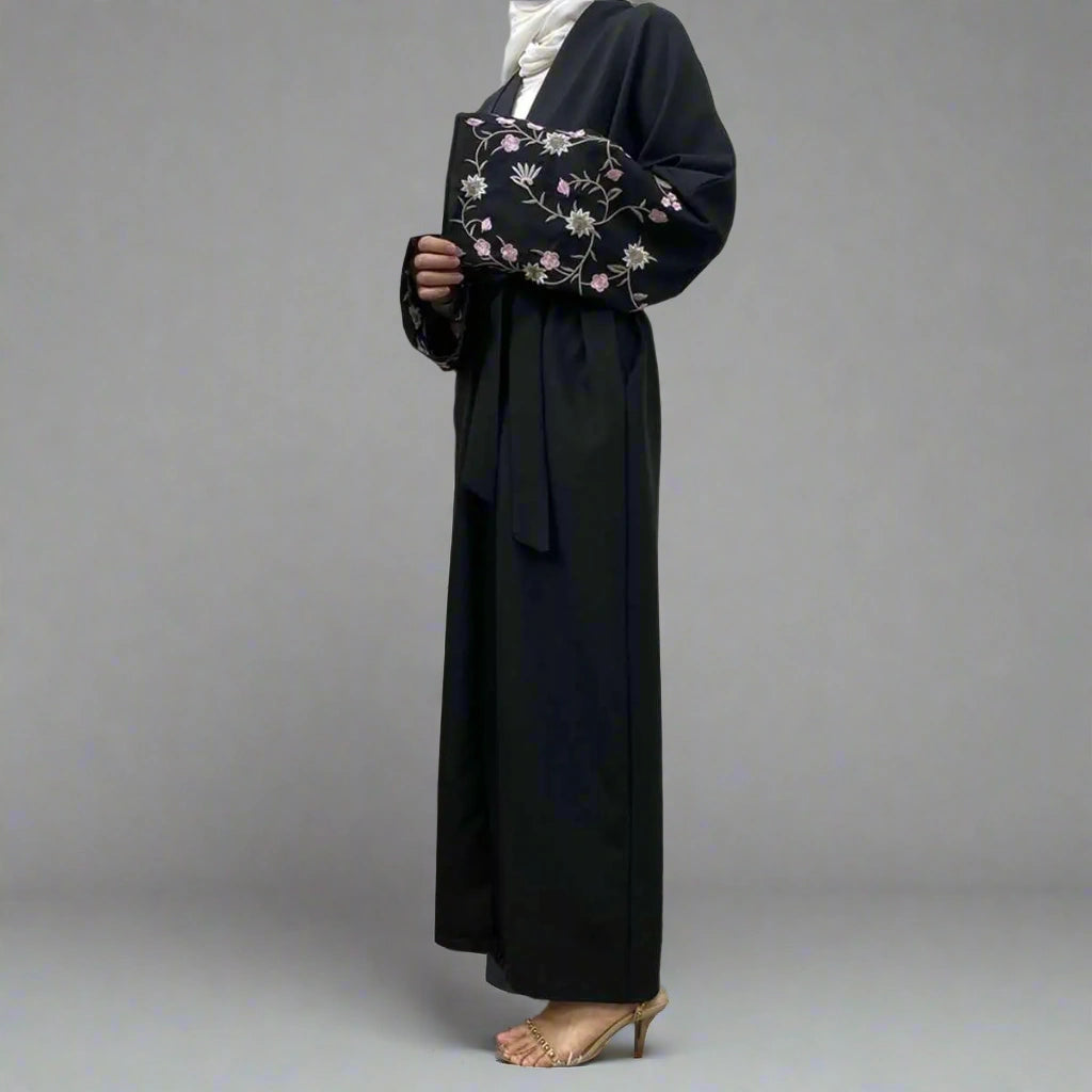 Robe Abaya ouverte à manches brodées de fleurs