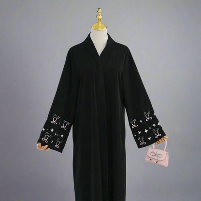 Robe Abaya ouverte en satin avec broderie hijab et poignets