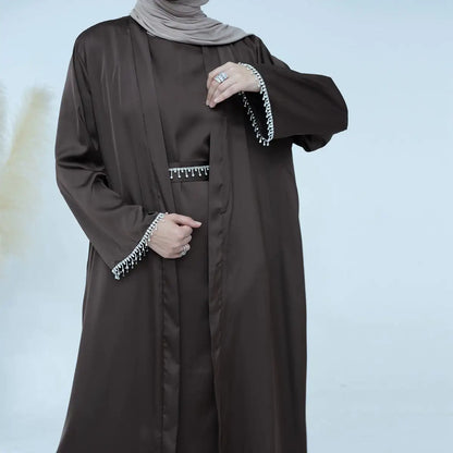 Ensemble 2 pièces mode modeste, robe abaya ouverte avec ceinture en cristal et robe intérieure sans manches