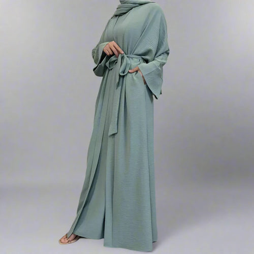 Ensemble 2 pièces robe abaya froissée avec abaya ouverte et robe intérieure sans manches