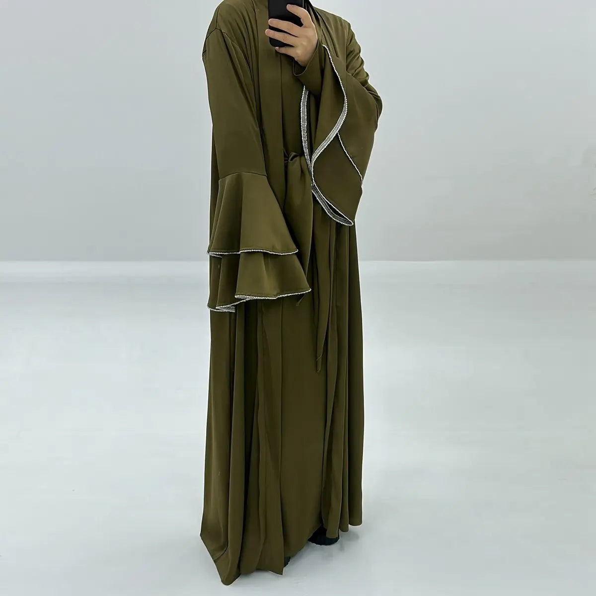 Tenues de l'Aïd Ensemble 3 pièces Robe Abaya ouverte en satin avec robe intérieure et portefeuille midi
