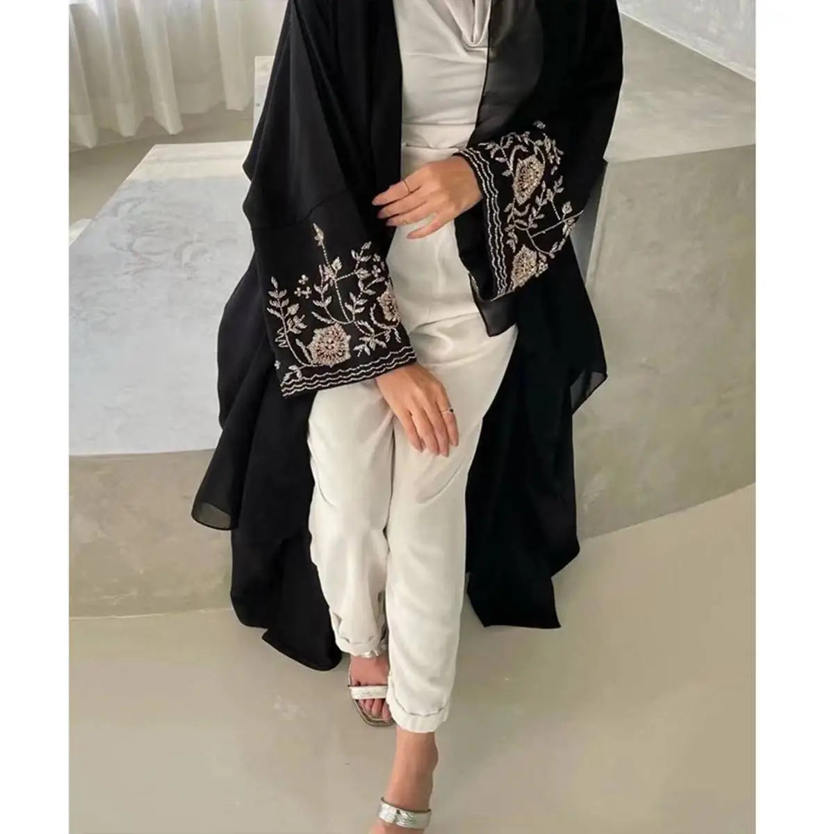 Robe Abaya ouverte à manches brodées de fleurs pour femmes musulmanes