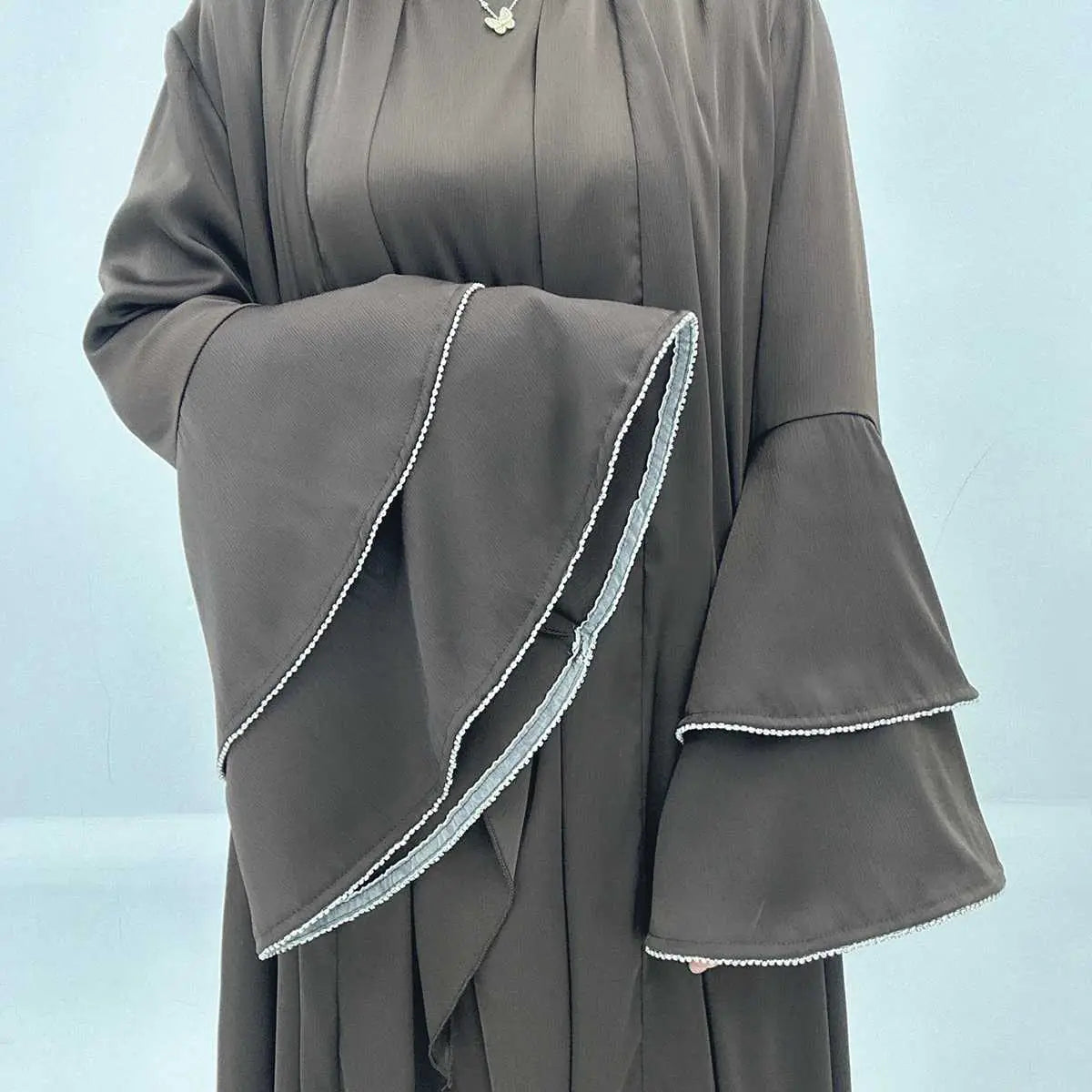 Tenues de l'Aïd Ensemble 3 pièces Robe Abaya ouverte en satin avec robe intérieure et portefeuille midi