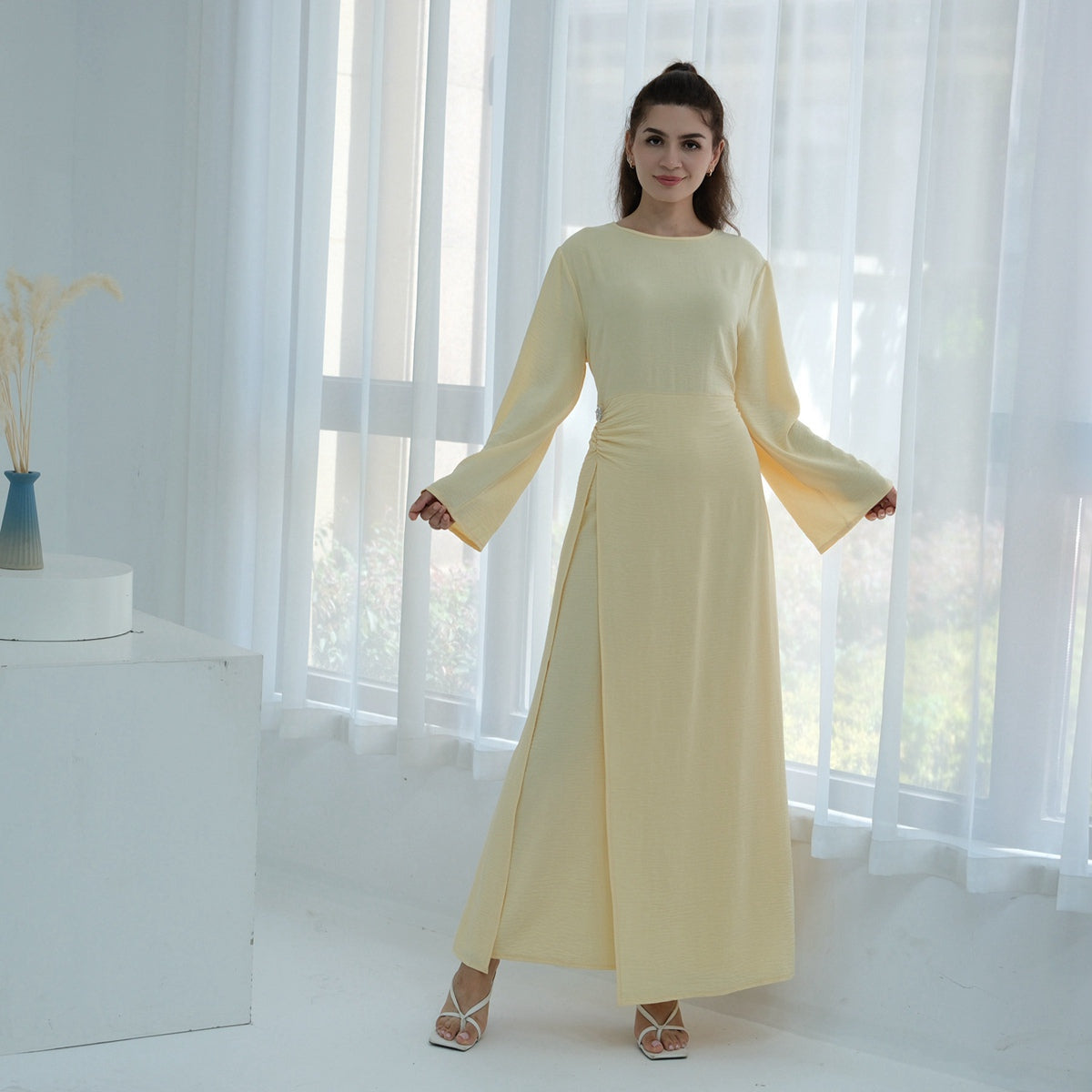 Robe abaya en crêpe avec ceinture à nouer sur le côté #251077
