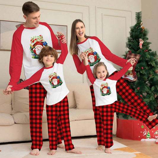 Ensembles de pyjamas assortis du Père Noël