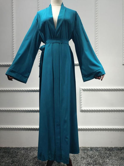 Vêtements islamiques pour femmes, Abaya ouverte saoudienne