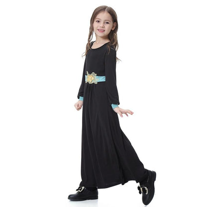 Robe Abaya pour belles filles arabes du Moyen-Orient avec appliques